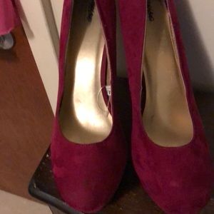Beautiful burgundy heel